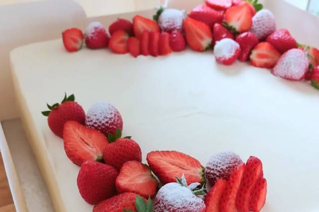 Fresh Cream Strawberry Cake
