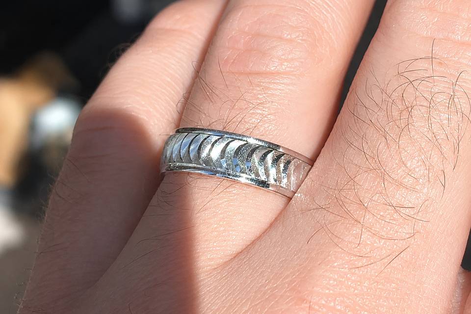 Wave inspired ring