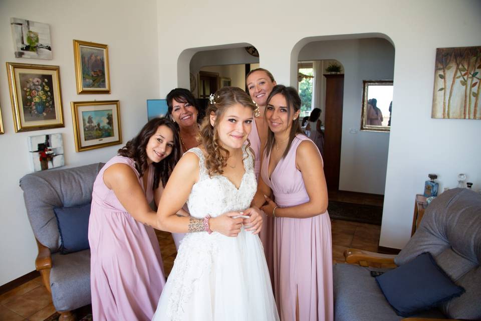 BRIDE AND BRIDESMAINS