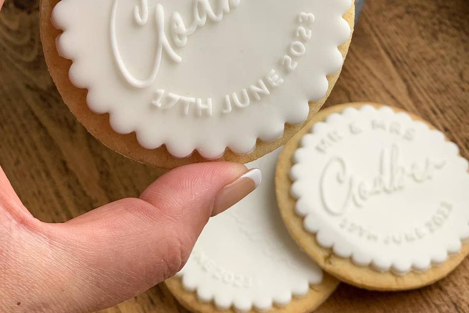 Personalised cookie favours