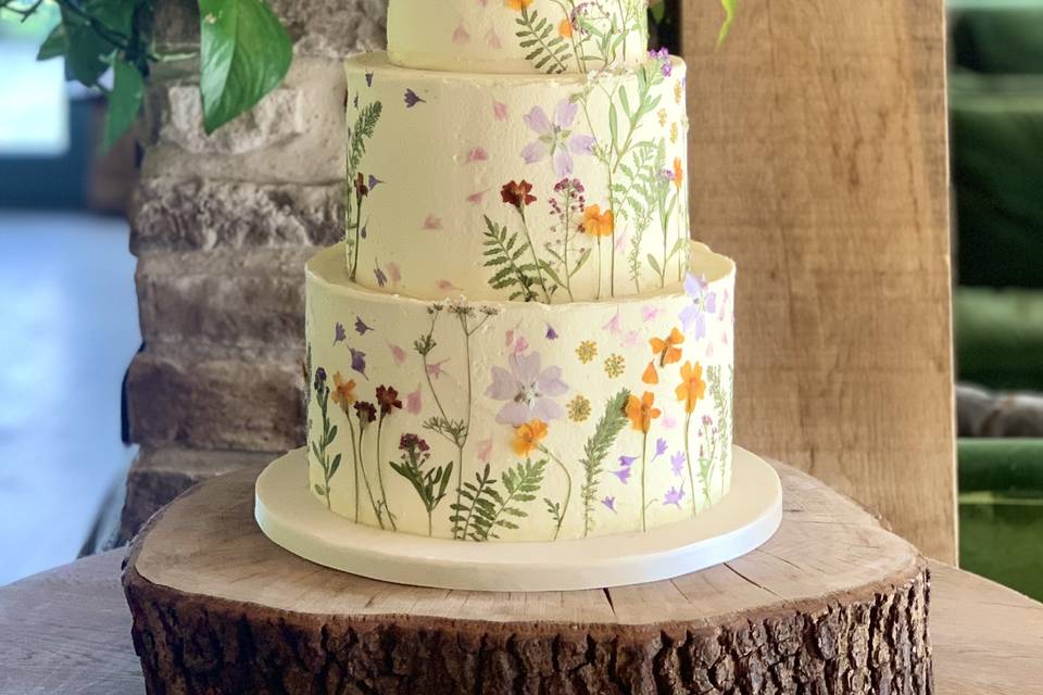 Smooth buttercream wedding cak