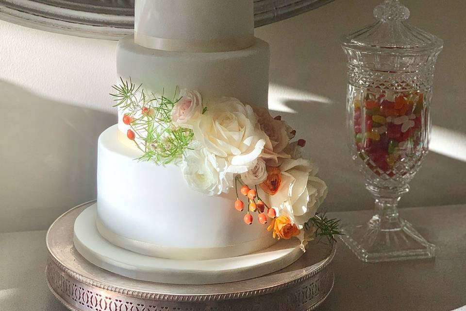 Fondant wedding cake