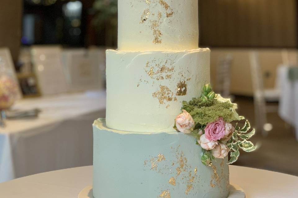 Smooth buttercream wedding cak