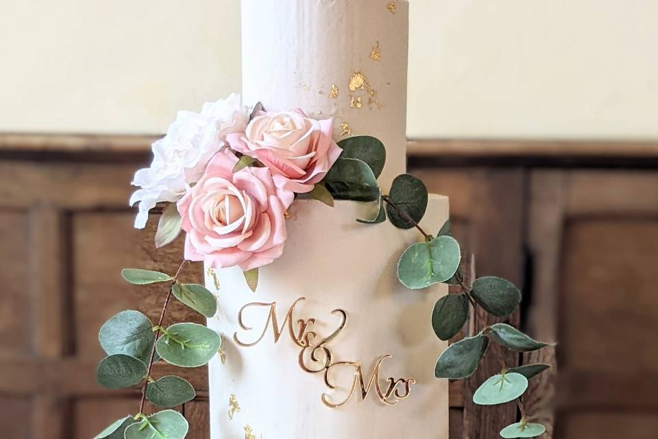 Romantic modern three-tier cake