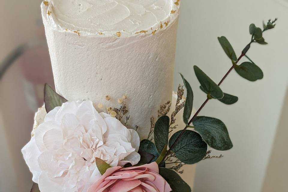 Eucalyptus and flowers cake