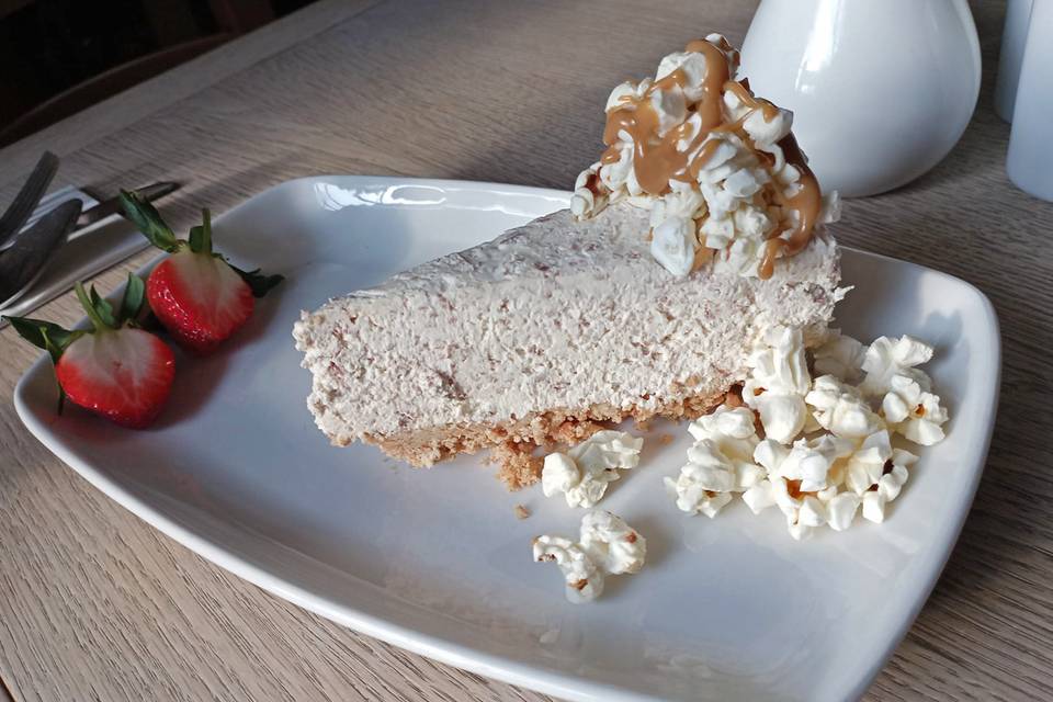 Toffee Popcorn Cheesecake