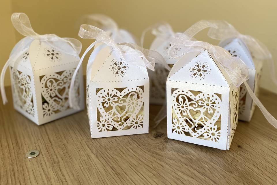 Dried confetti flower boxes