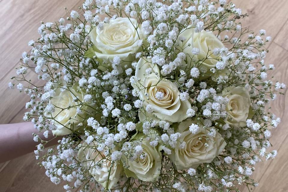 White bridal bouquet