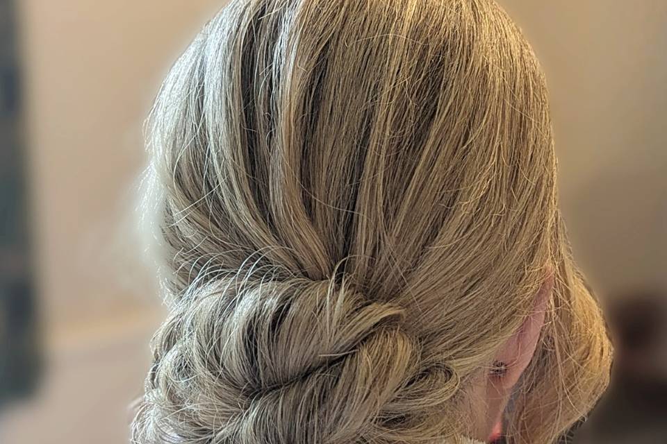 Wedding guest hair