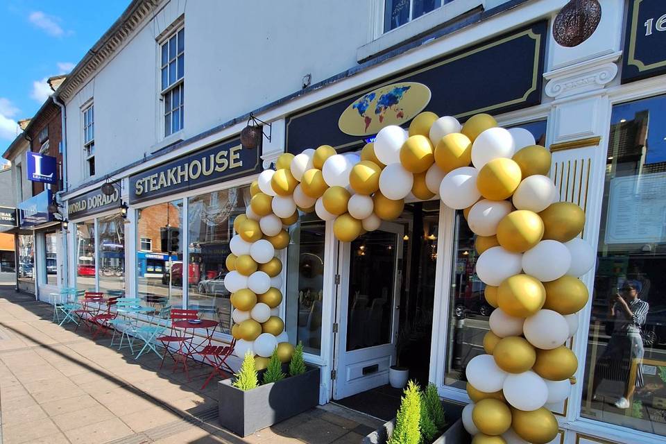 Entrance arch balloons