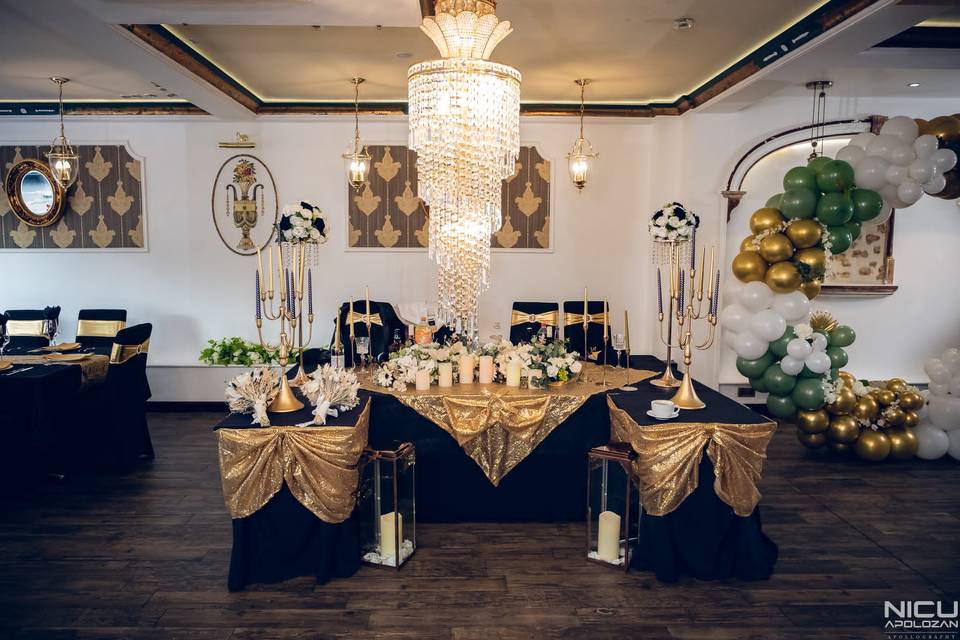 Black and gold decor