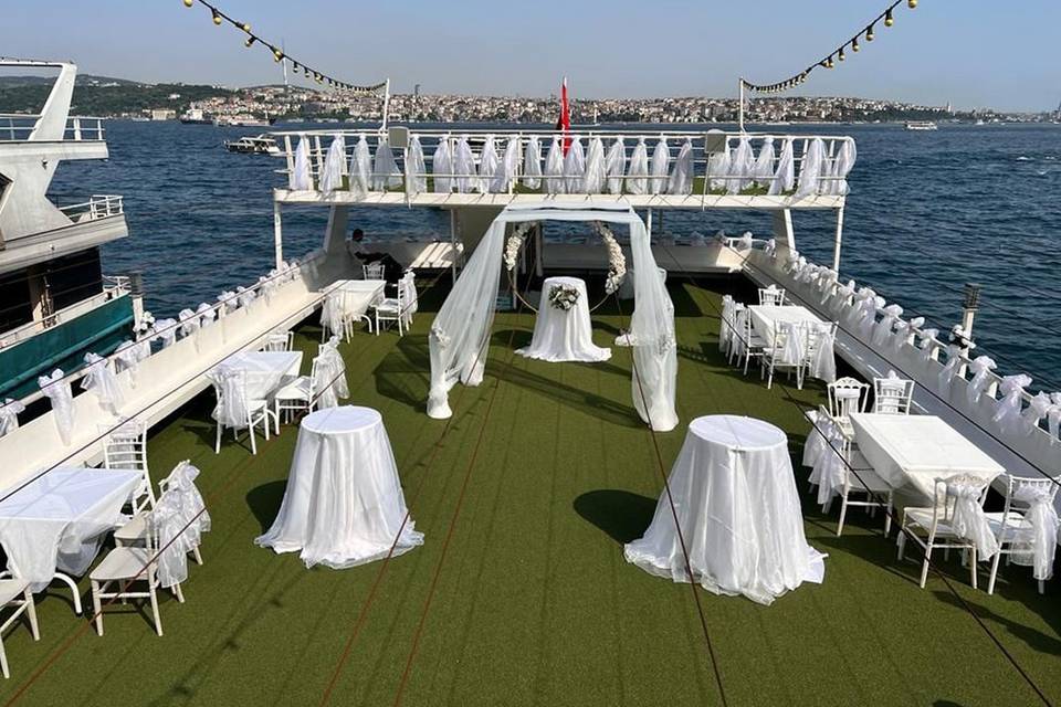 Bematur Wedding On The Boat