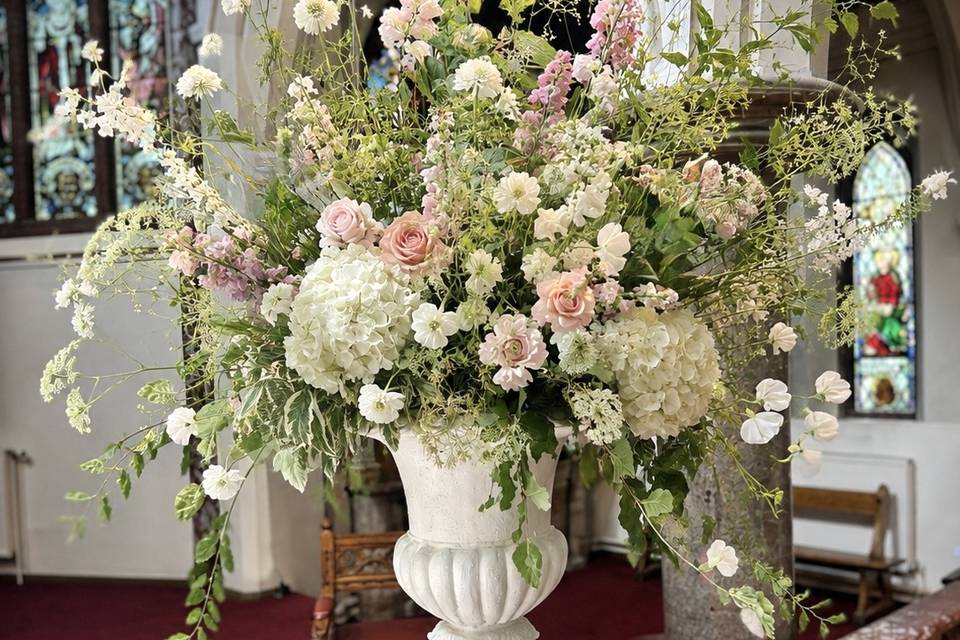 Statement urn arrangement