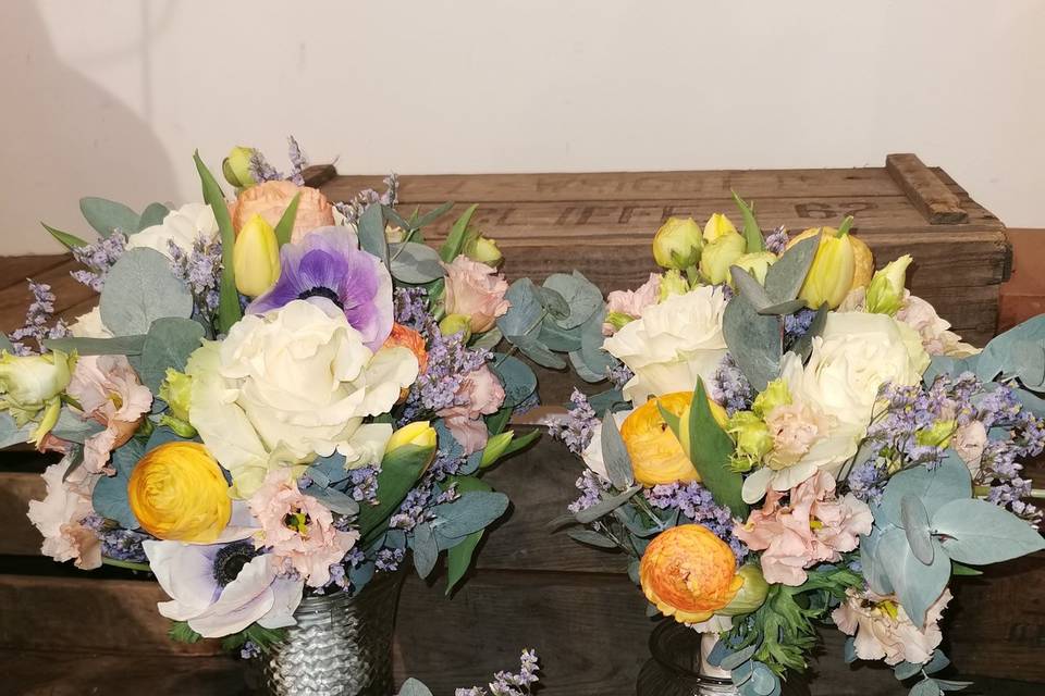 Spring wedding arrangements