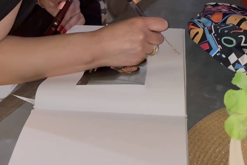 Guestbook extra included