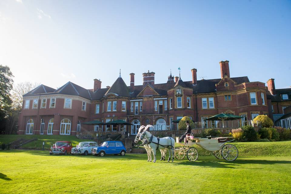 Hotel Exterior with minis