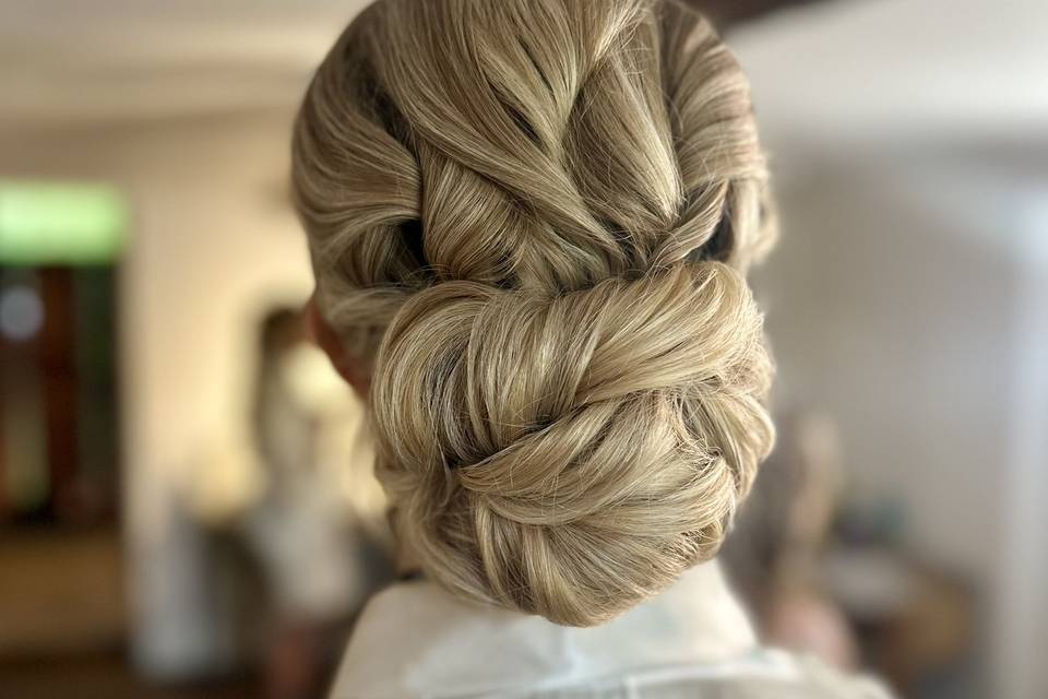 Detailed hair up