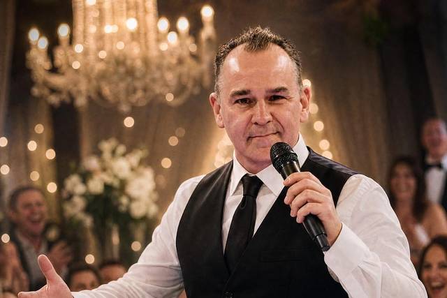 The real singing waiters