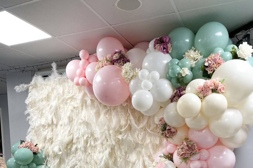 Feather wall & balloons