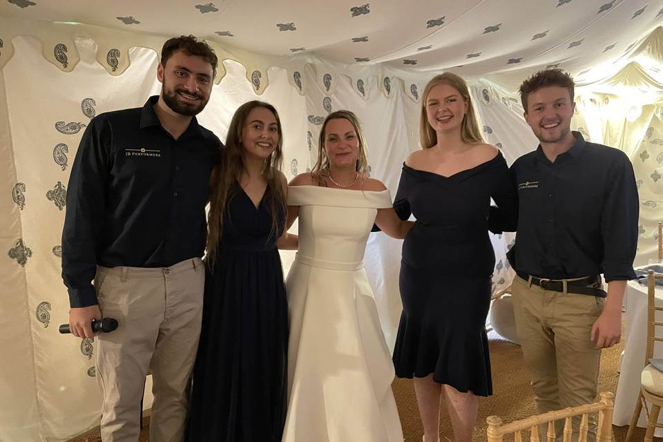 4 singers, 1 bride