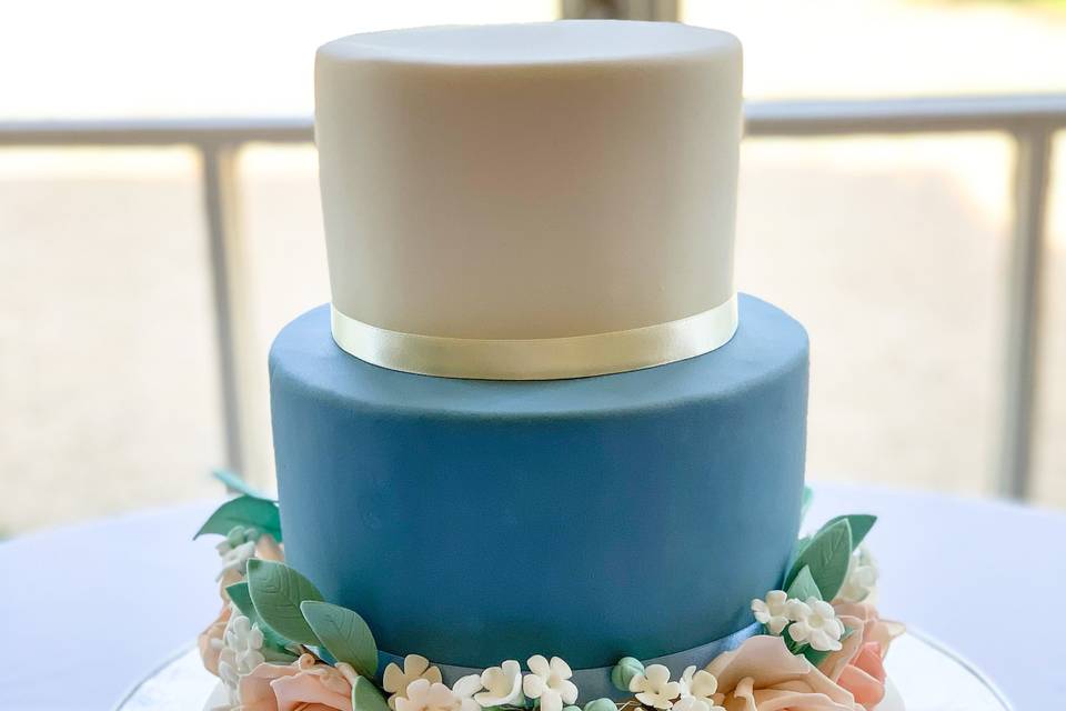 Intimate Summer Wedding Cake
