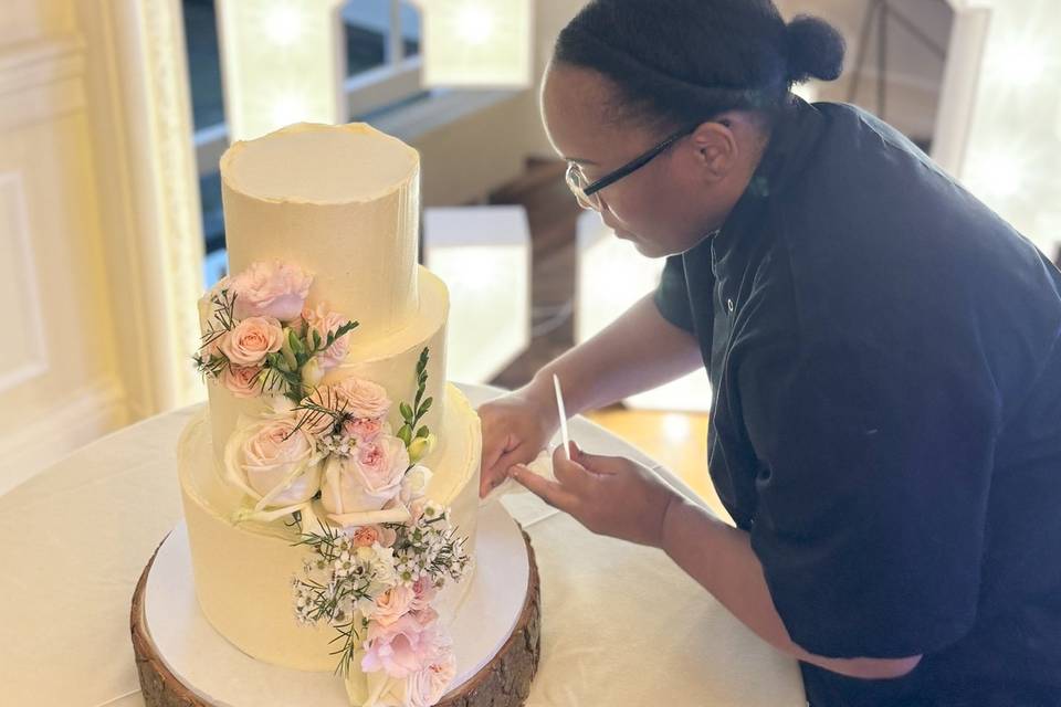 Setting Up Your Cake