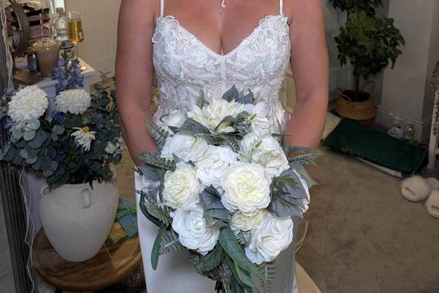 Blushy summer bride