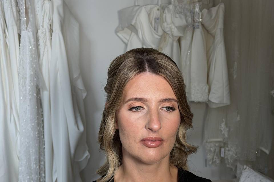 Soft glam bride