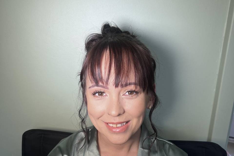 Soft glam bridesmaid
