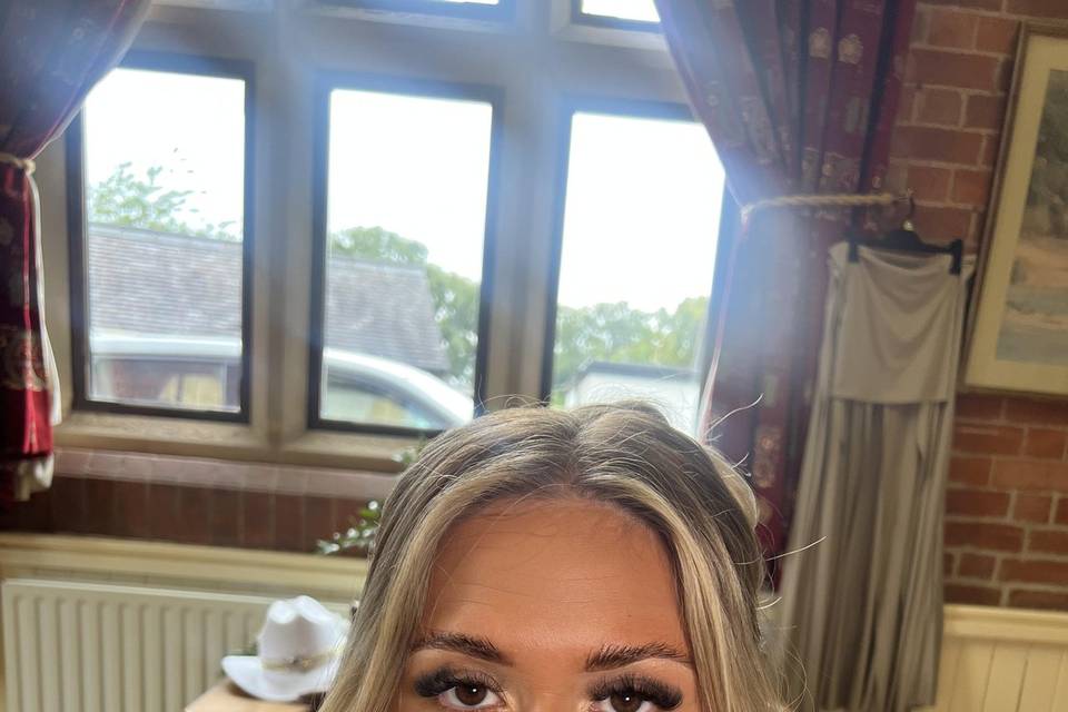 Full glam bridesmaid