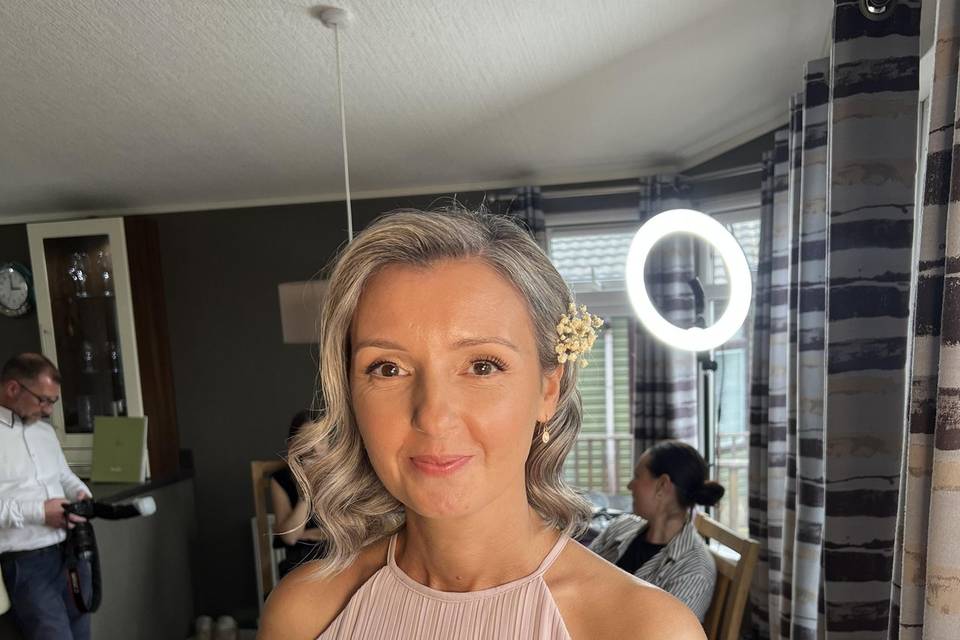 Natural look bridesmaid