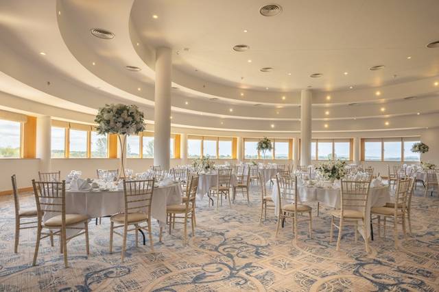 Lynx Roundall Wedding