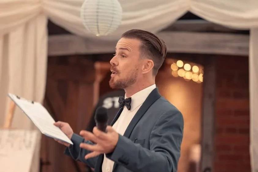 Wedding hosting by Saul