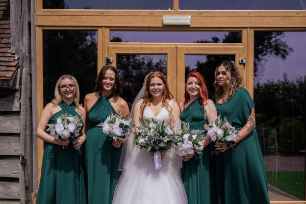 Emerald & white bouquets