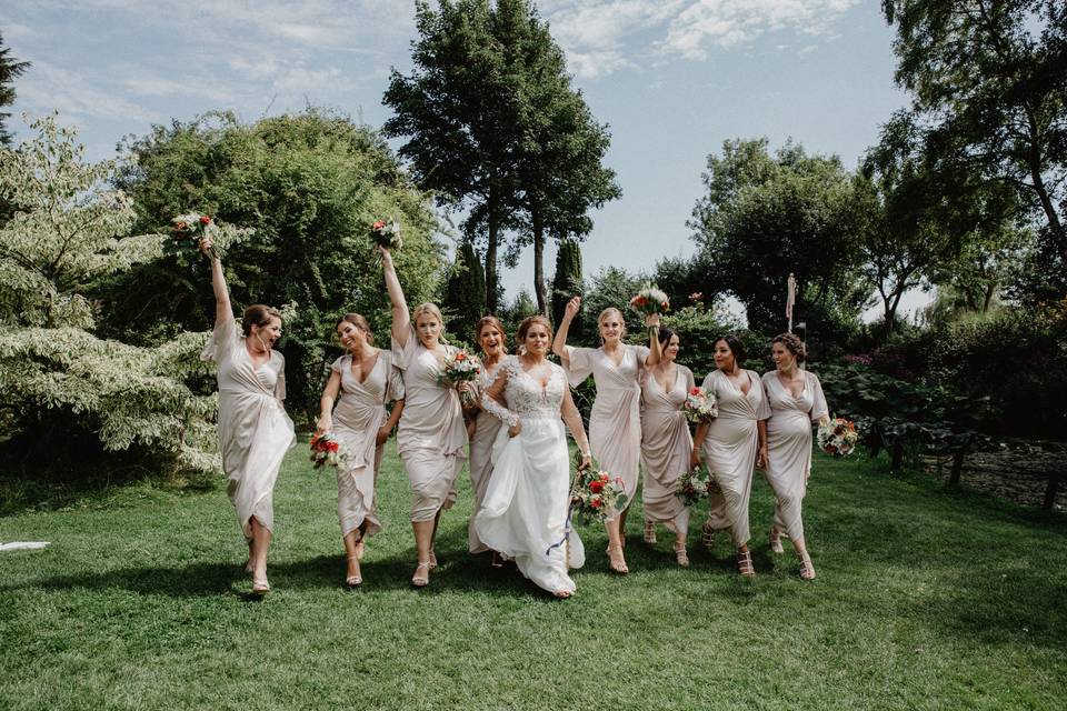 Bride & Bridesmaids