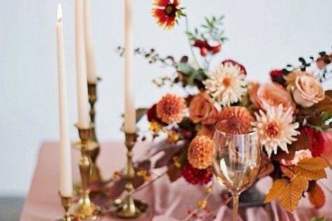 Pink and orange tablescape