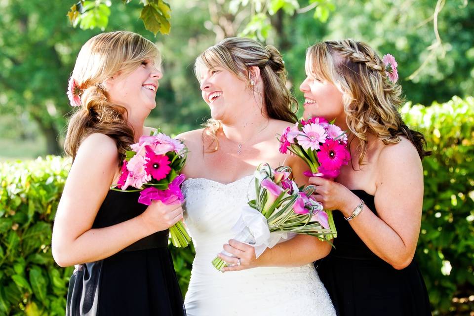 Bride in the Garden (Robert Hooper Photography)