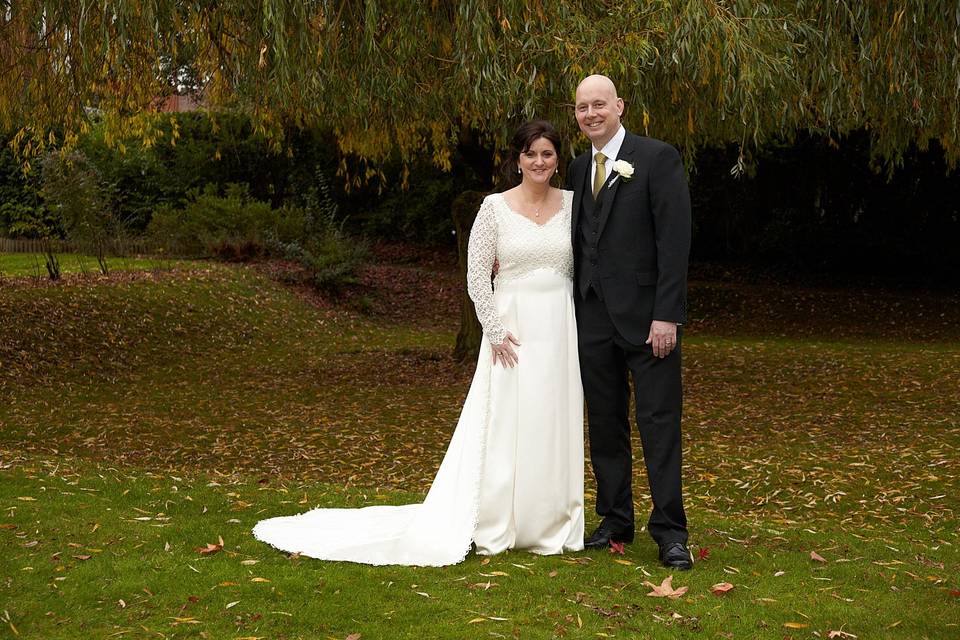 Bride in the Garden (Robert Hooper Photography)