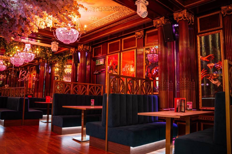 COCKTAIL LOUNGE