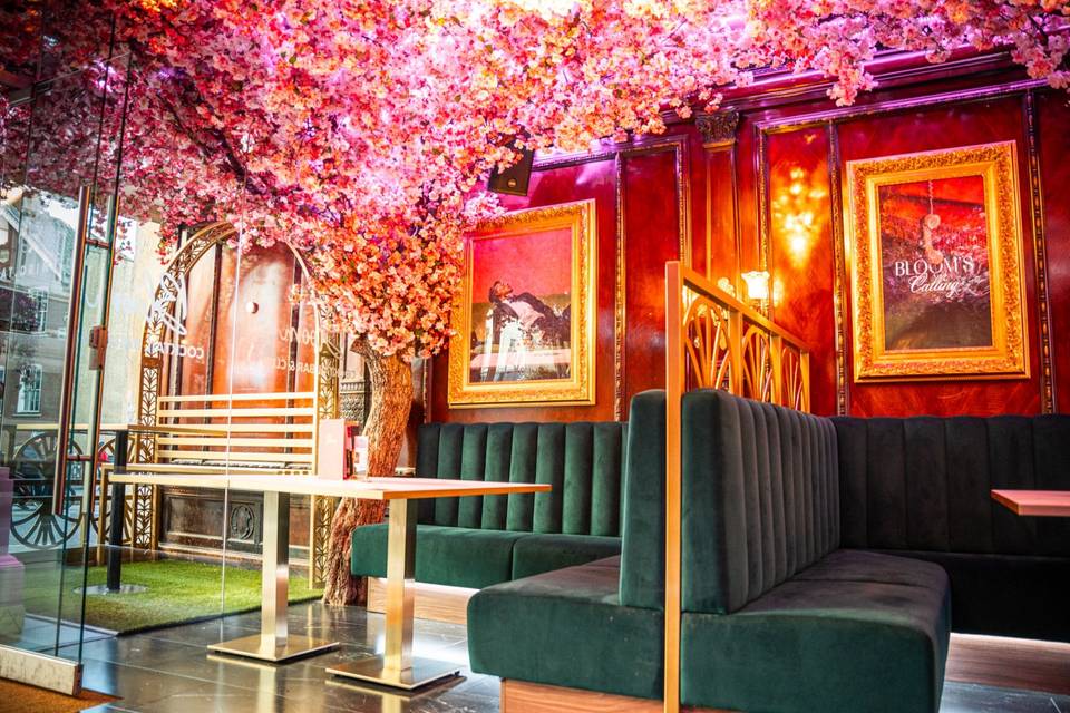 MAIN BAR