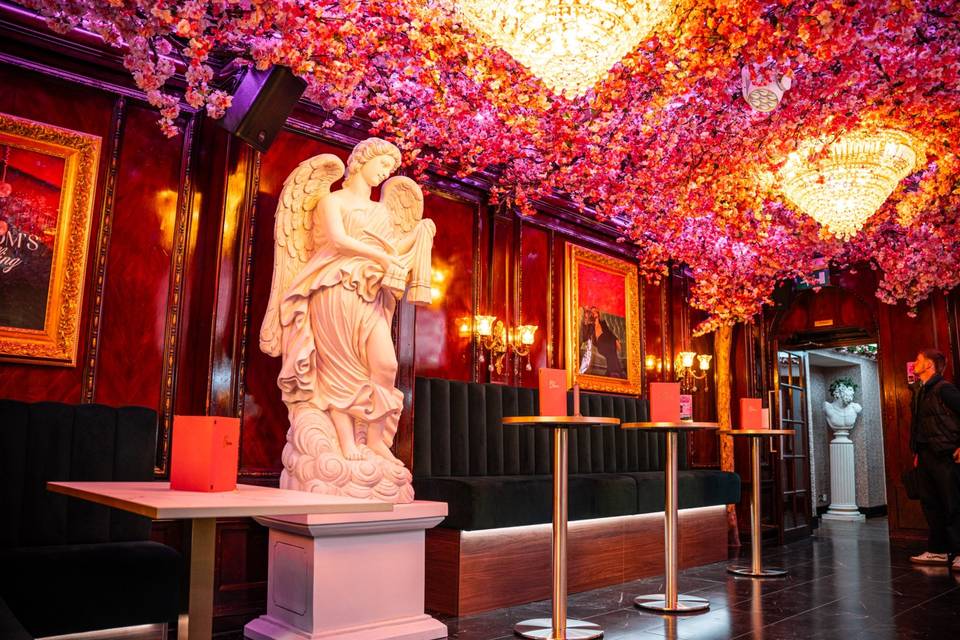 MAIN BAR