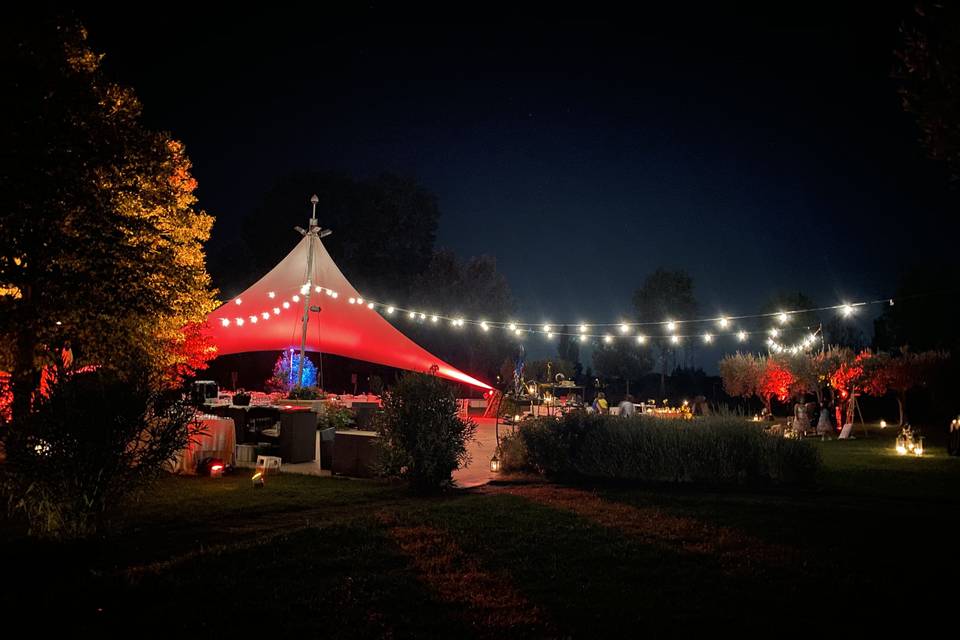 Wedding moments by the pool