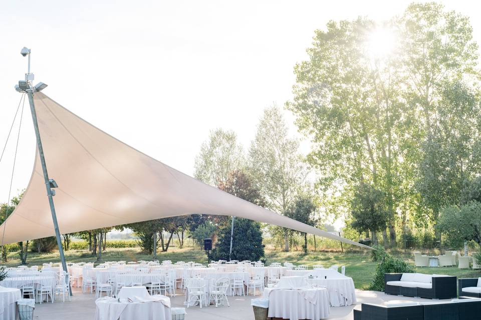 Wedding moments by the pool