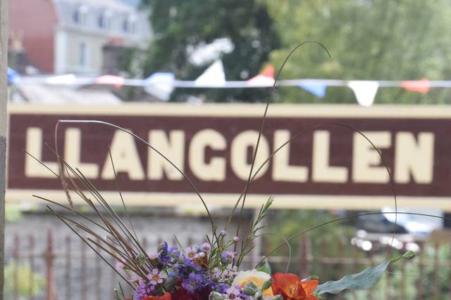 Stocks, Roses & wax flower