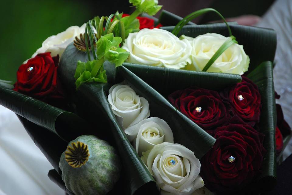 Roses and Poppy ead nbouquet
