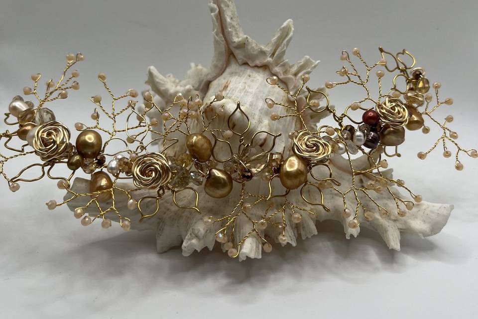 Gold and pearl hair piece