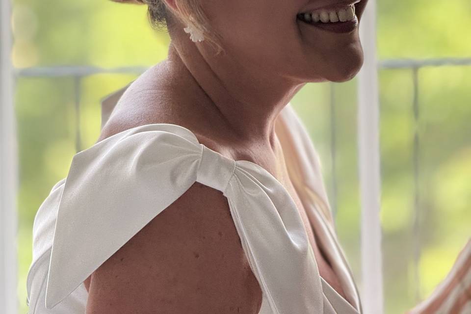 Modern textured low bun 🤍