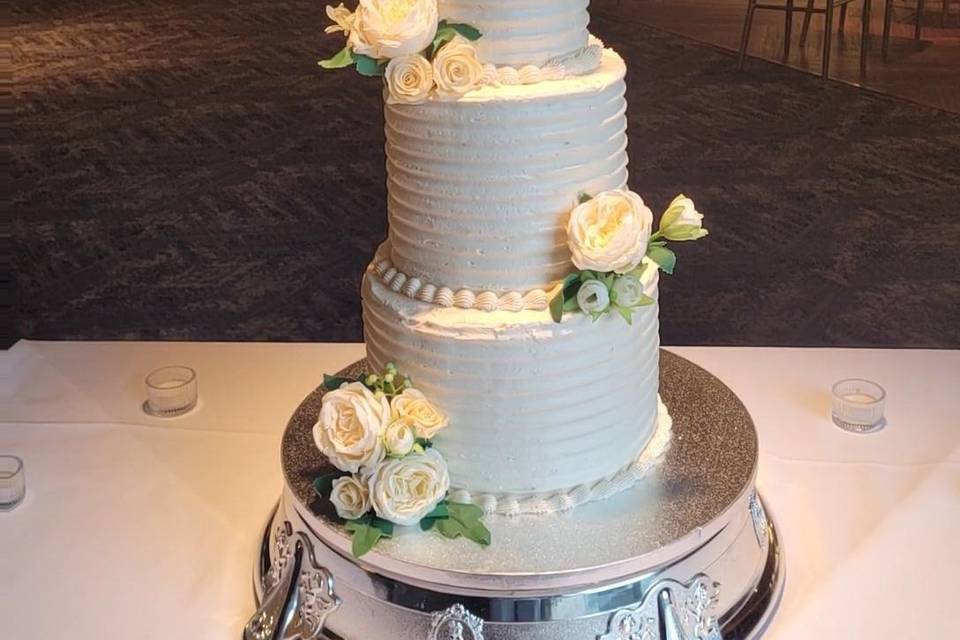 White 3 tier cake