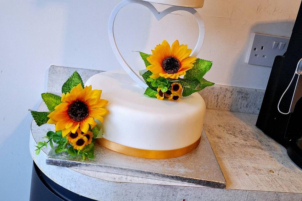 Sunflower, heart cake stand