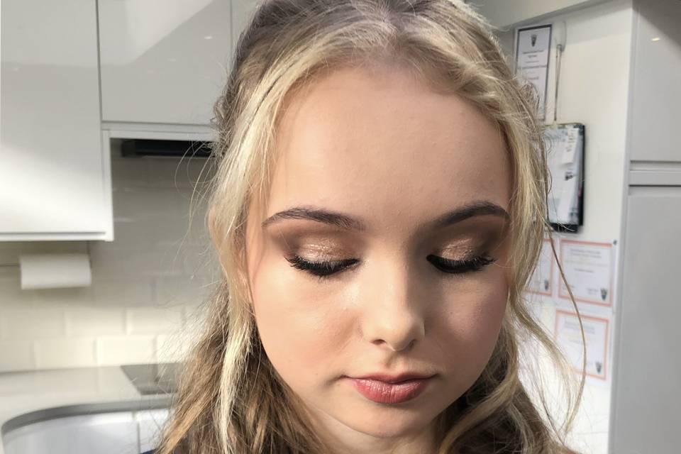 Full glam young bridesmaid